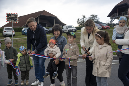 Odprtje ceste skozi Dolenje; foto Miha Grabnar